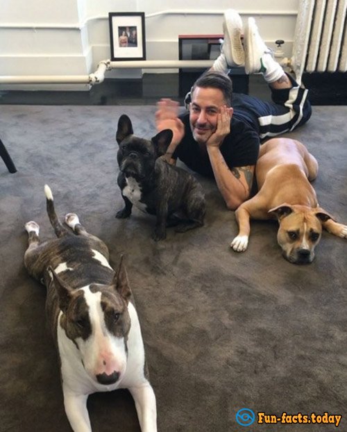 The Most Fashionable Dog in the World: A Favorite of Marc Jacobs Shooting For Gloss and Makes Selfies with Models