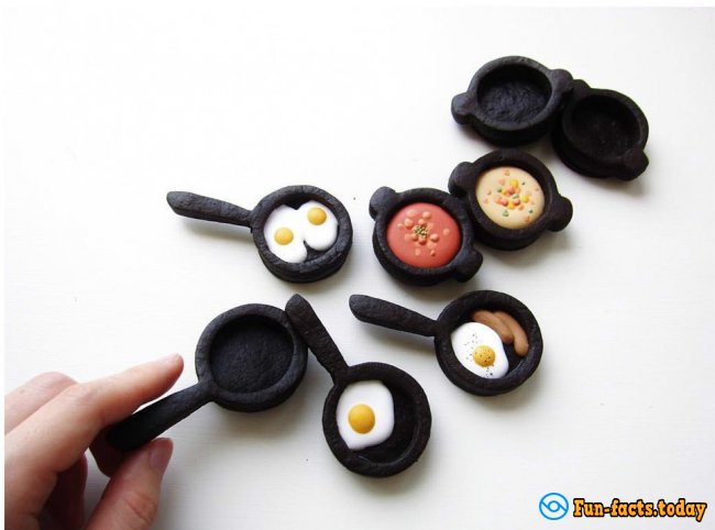 Artist Makes Miniature Realistic Cookies