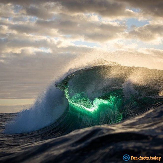 Australian Photographer Makes Amazing Photo Of Waves
