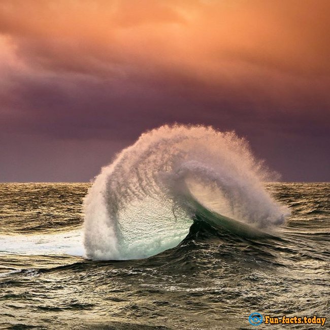 Australian Photographer Makes Amazing Photo Of Waves