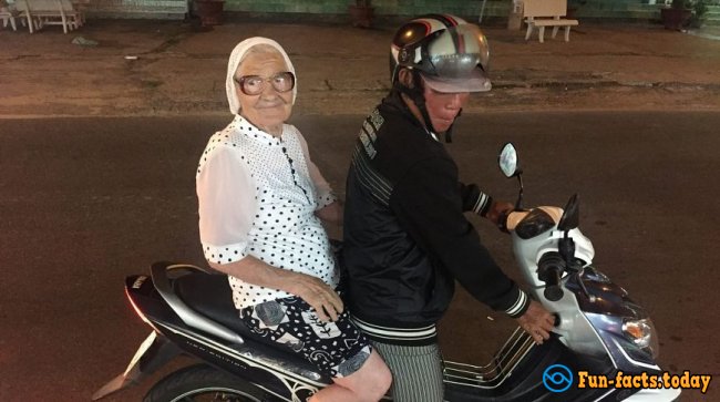 How 89-year-old grandmother Lena from Krasnoyarsk traveling around the world on her retirement.